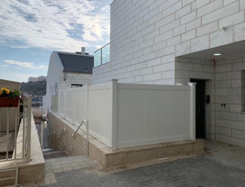 גדר אטומה אקוסטית לגינה בבית שמש