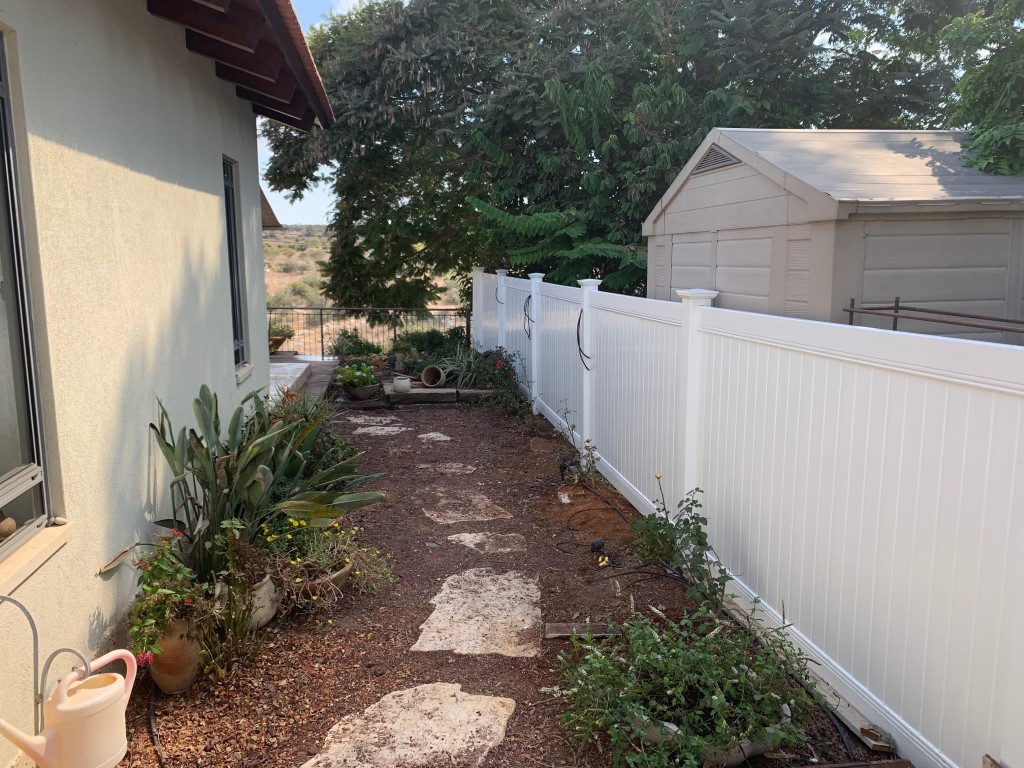 התקנת גדרות בין שכנים בכוכב יאיר (1)